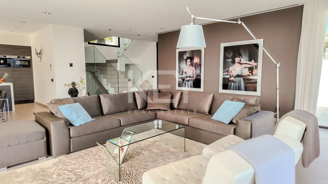 Фантастическая вилла на продажу в Лос Фламингос, Бенаавис