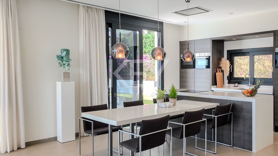 Фантастическая вилла на продажу в Лос Фламингос, Бенаавис