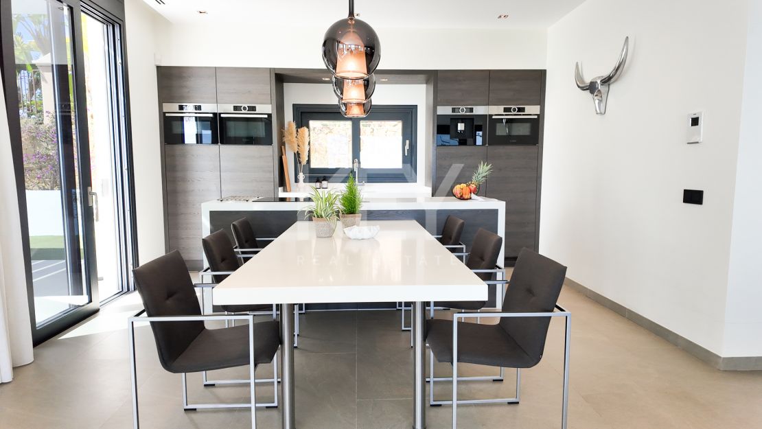 Фантастическая вилла на продажу в Лос Фламингос, Бенаавис