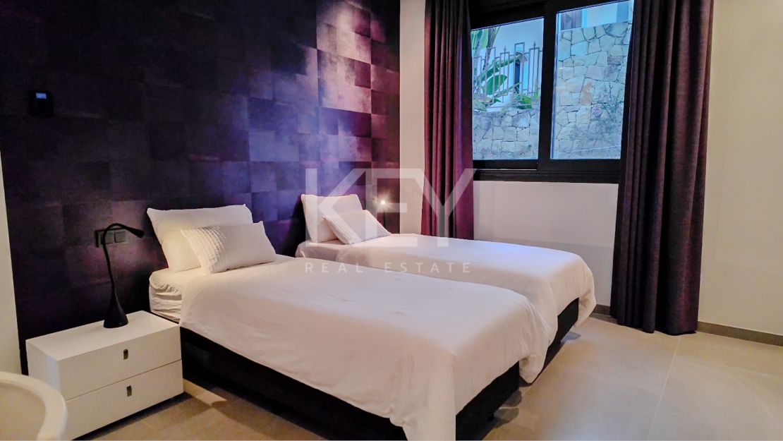 Фантастическая вилла на продажу в Лос Фламингос, Бенаавис