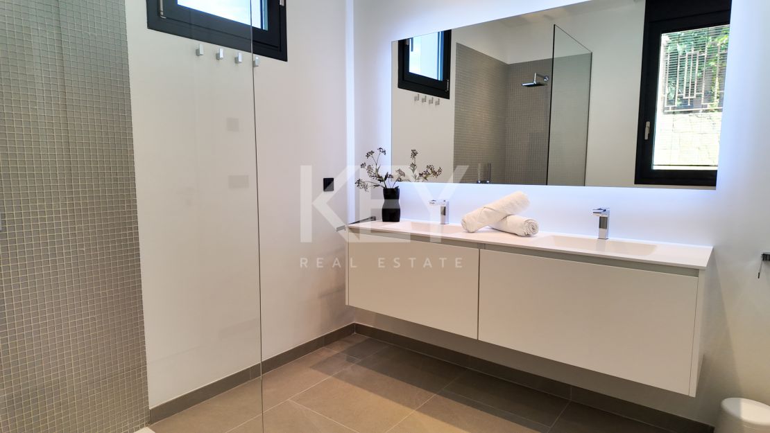 Фантастическая вилла на продажу в Лос Фламингос, Бенаавис