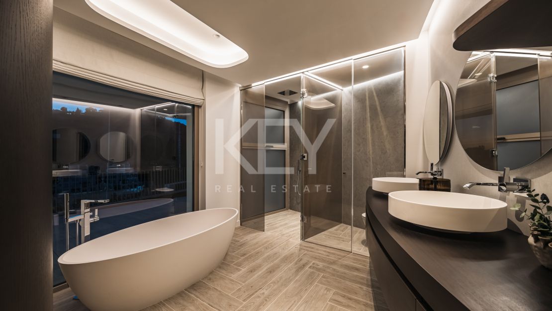 Роскошные и современные апартаменты на первом этаже на продажу в Бенаависе