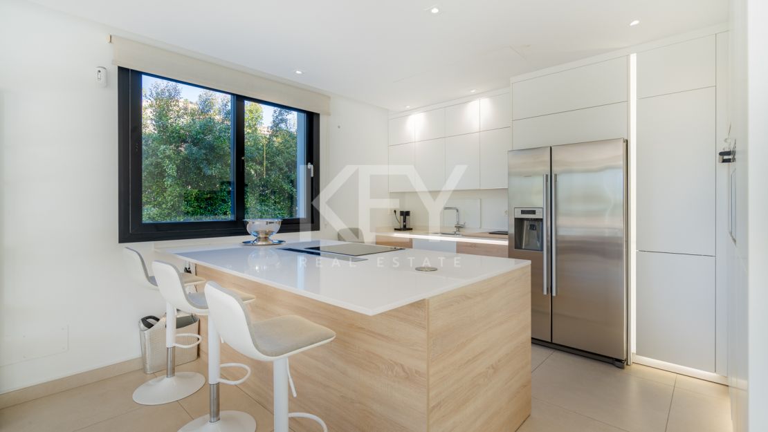 Роскошная вилла в Мирадоре дель Параисо, Бенахавис, Малага