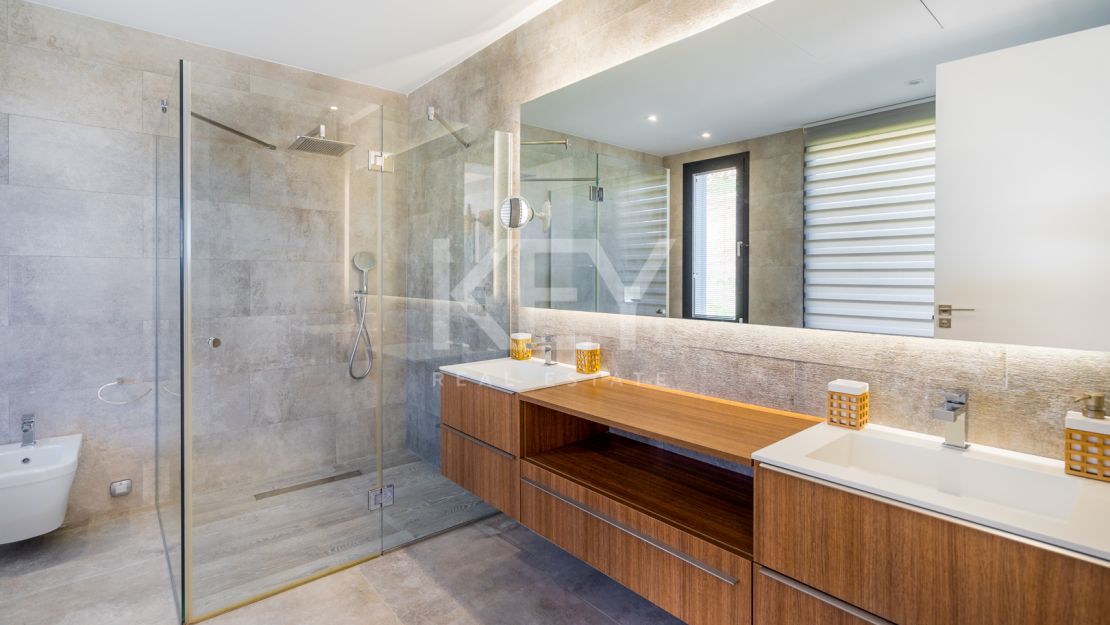 Роскошная вилла в Мирадоре дель Параисо, Бенахавис, Малага