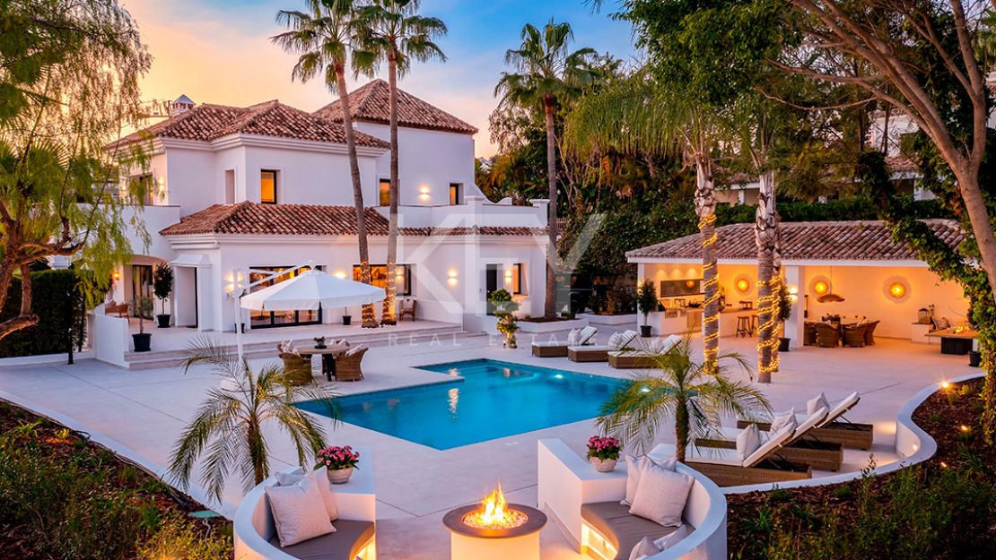 Preciosa villa con vistas al mar en venta en El Paraiso, Benahavis