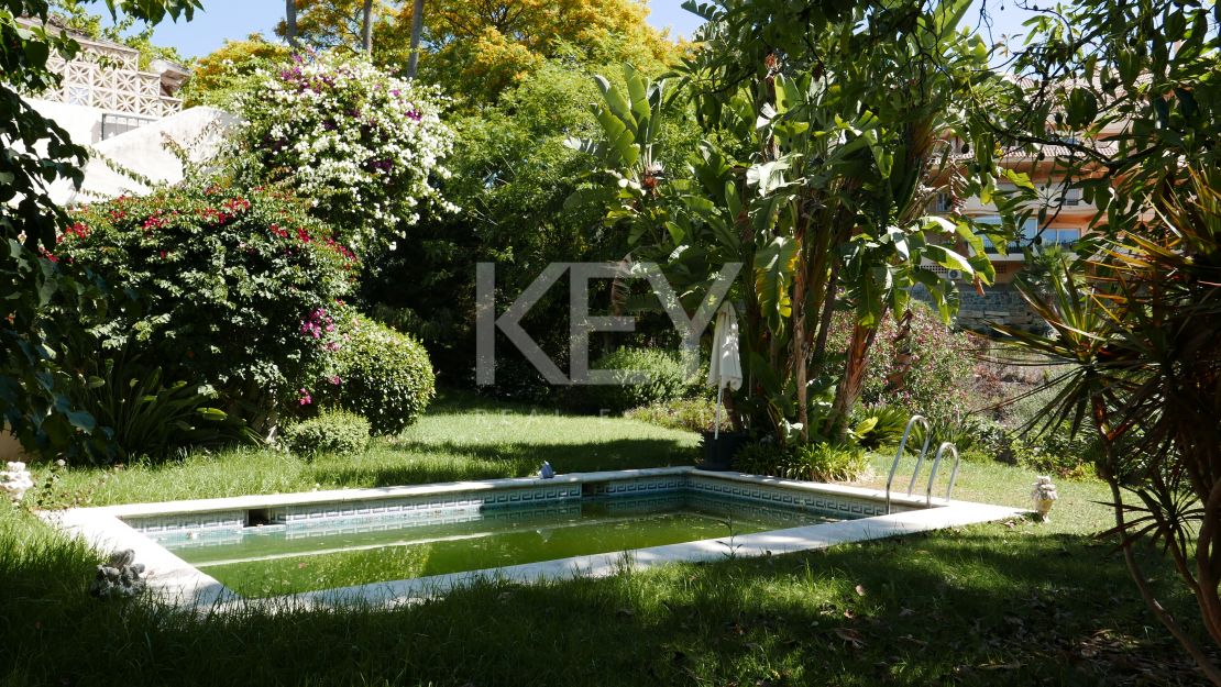 Great renovation opportunity villa for sale in los Naranjos Hill Club, Nueva Andalucia, Marbella