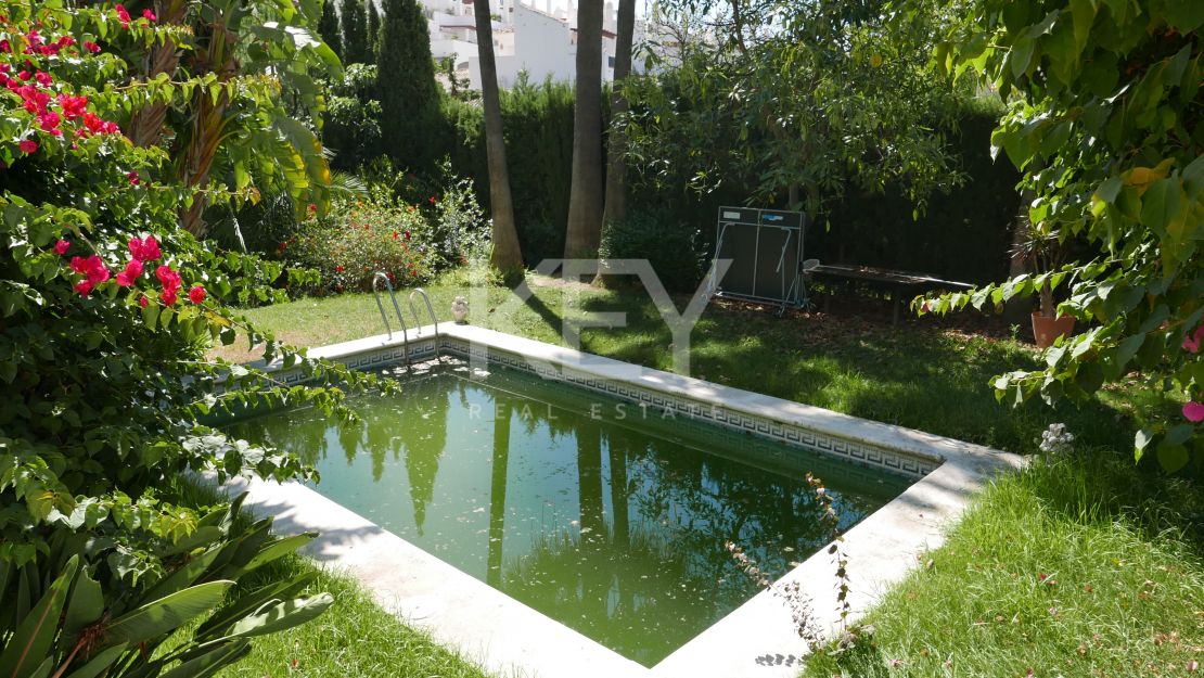 Great renovation opportunity villa for sale in los Naranjos Hill Club, Nueva Andalucia, Marbella