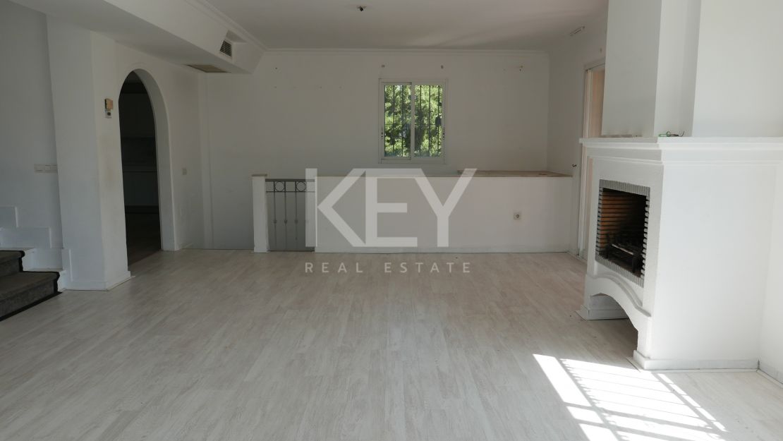 Great renovation opportunity villa for sale in los Naranjos Hill Club, Nueva Andalucia, Marbella