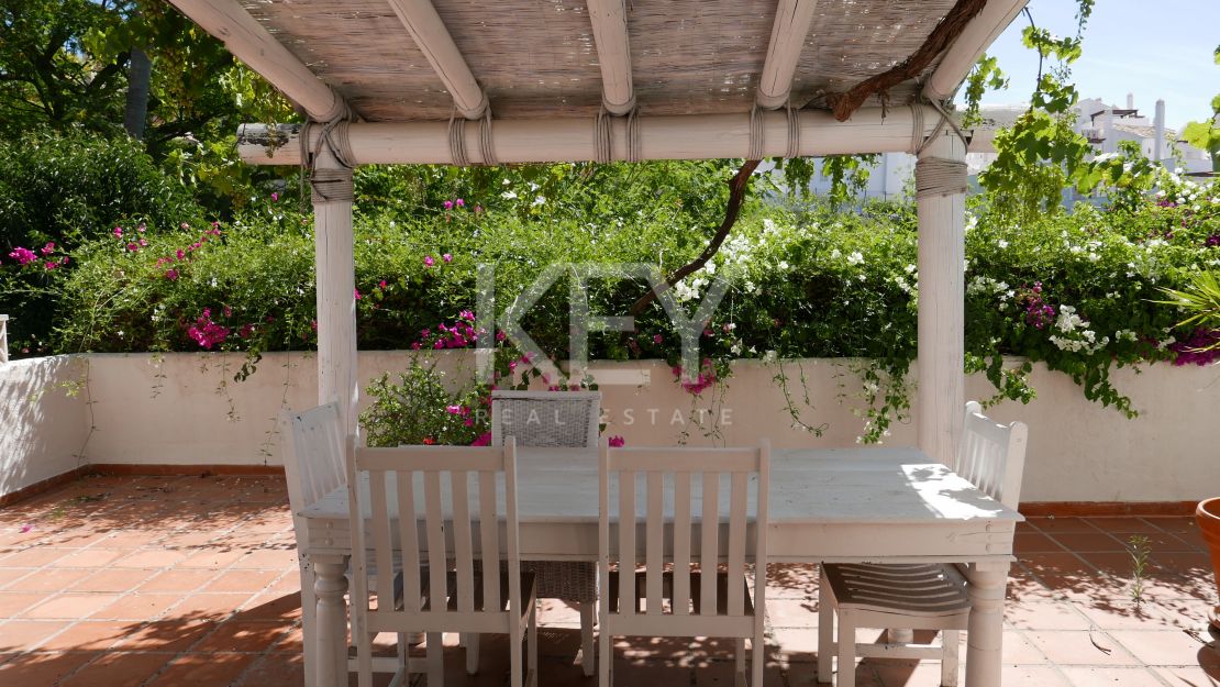 Great renovation opportunity villa for sale in los Naranjos Hill Club, Nueva Andalucia, Marbella