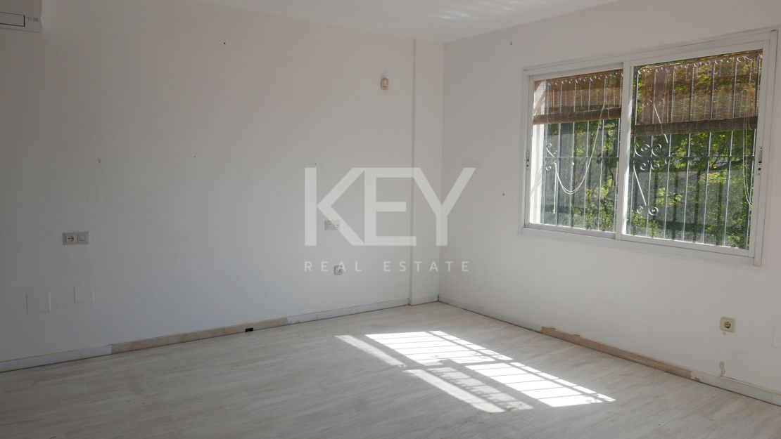 Great renovation opportunity villa for sale in los Naranjos Hill Club, Nueva Andalucia, Marbella