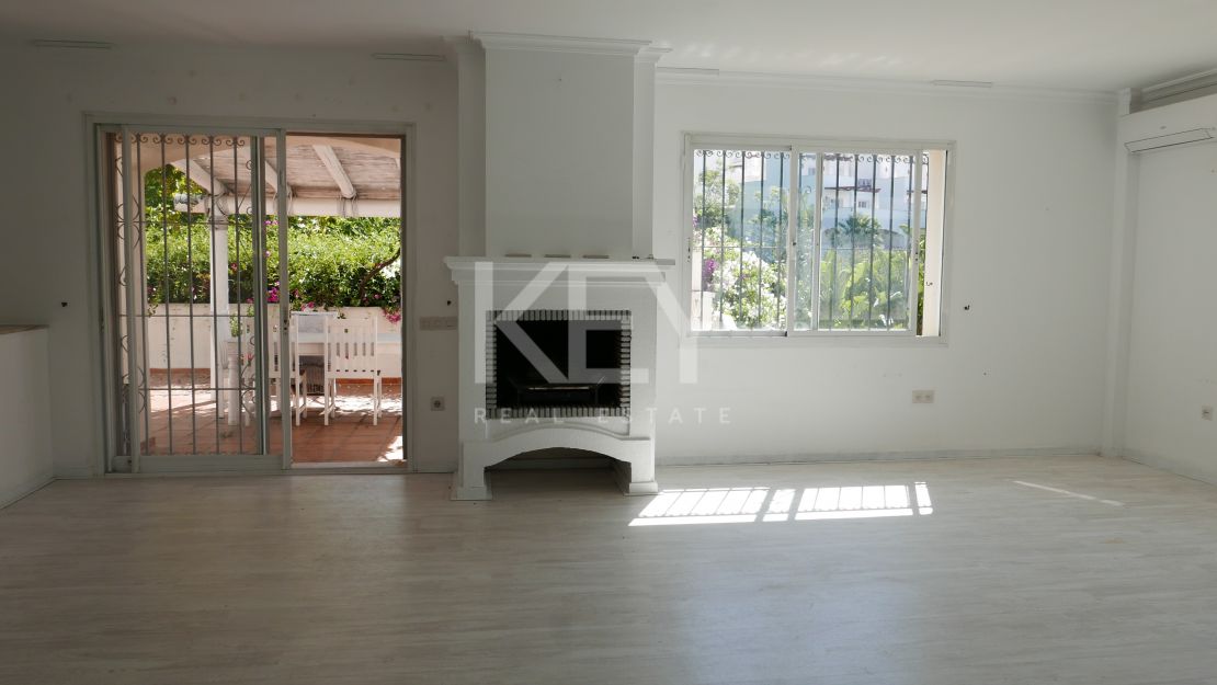 Great renovation opportunity villa for sale in los Naranjos Hill Club, Nueva Andalucia, Marbella