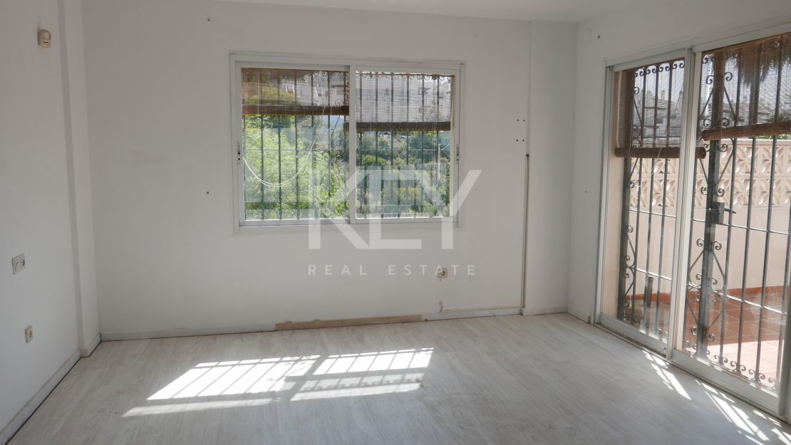 Great renovation opportunity villa for sale in los Naranjos Hill Club, Nueva Andalucia, Marbella