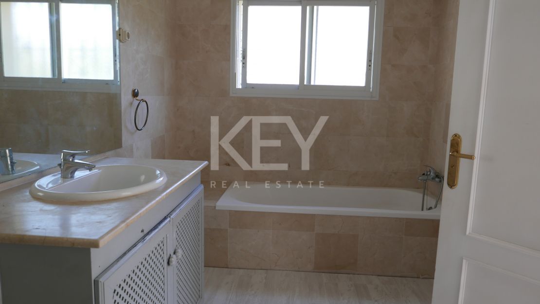 Great renovation opportunity villa for sale in los Naranjos Hill Club, Nueva Andalucia, Marbella