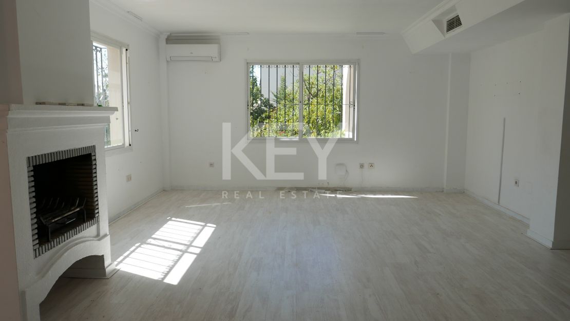 Great renovation opportunity villa for sale in los Naranjos Hill Club, Nueva Andalucia, Marbella