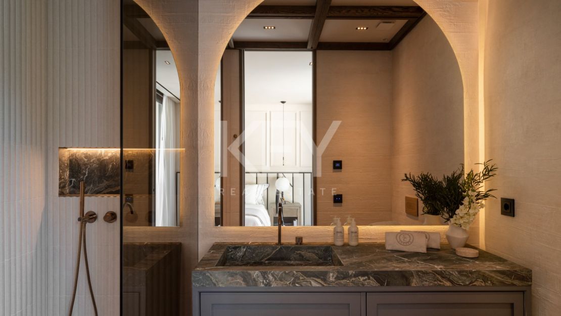 Уникальная вилла в тропическом стиле с потрясающим внутренним SPA и бассейном в Нуэва Андалусия, Марбелья