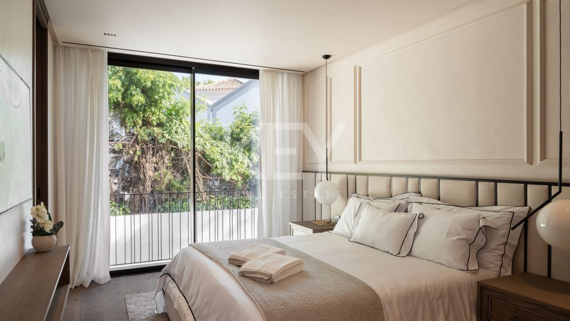 Villa única de inspiración tropical con impresionante SPA interior y piscina en Nueva Andalucía, Marbella