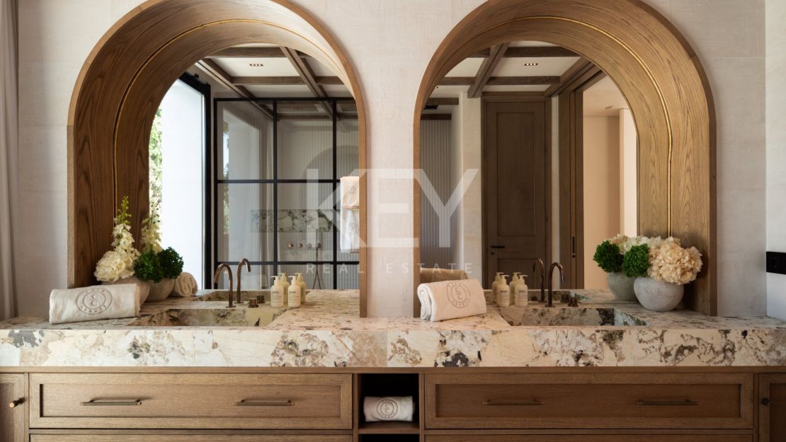 Уникальная вилла в тропическом стиле с потрясающим внутренним SPA и бассейном в Нуэва Андалусия, Марбелья