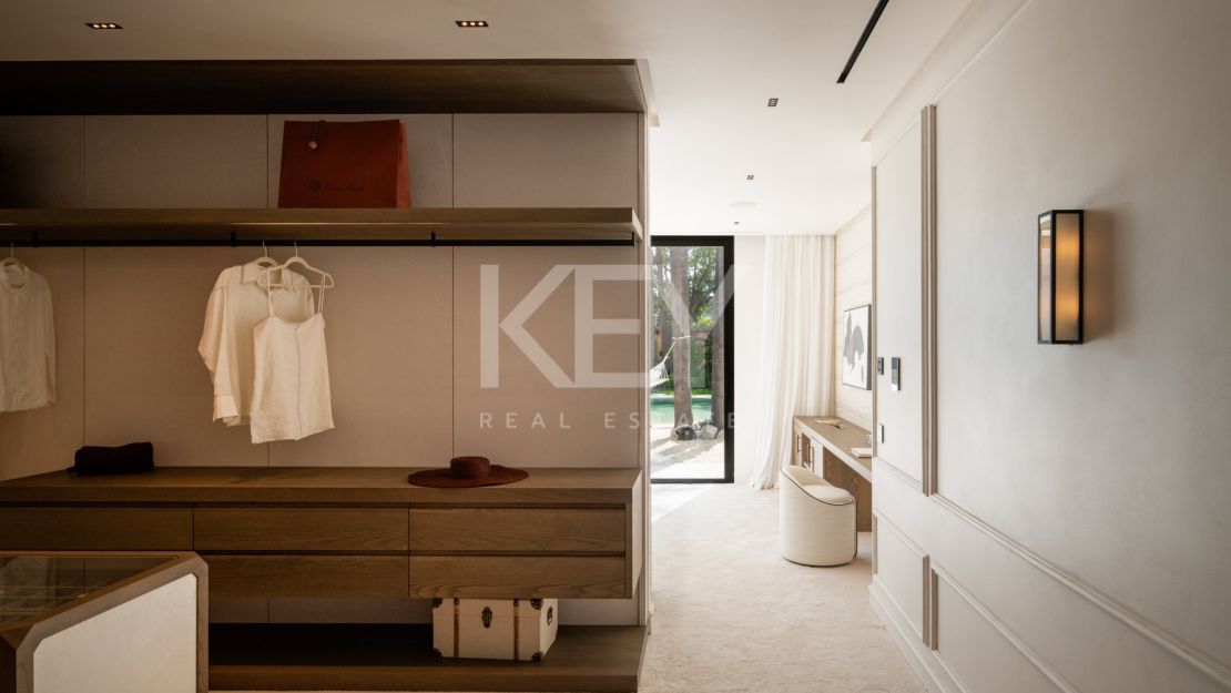 Уникальная вилла в тропическом стиле с потрясающим внутренним SPA и бассейном в Нуэва Андалусия, Марбелья