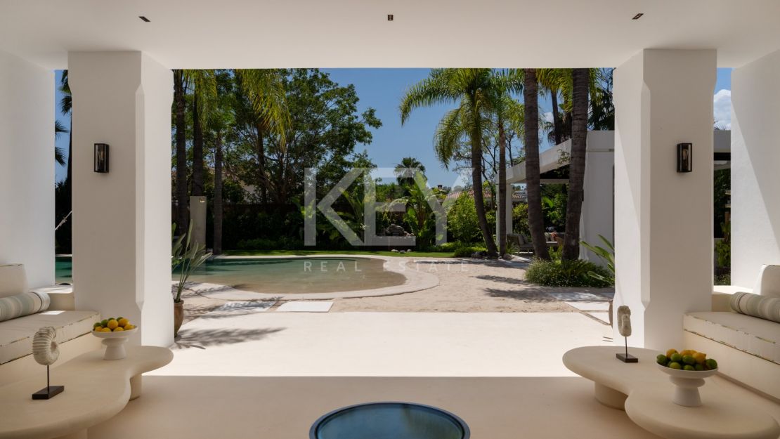 Уникальная вилла в тропическом стиле с потрясающим внутренним SPA и бассейном в Нуэва Андалусия, Марбелья