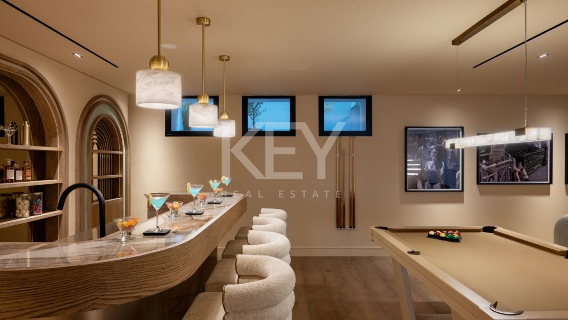 Уникальная вилла в тропическом стиле с потрясающим внутренним SPA и бассейном в Нуэва Андалусия, Марбелья