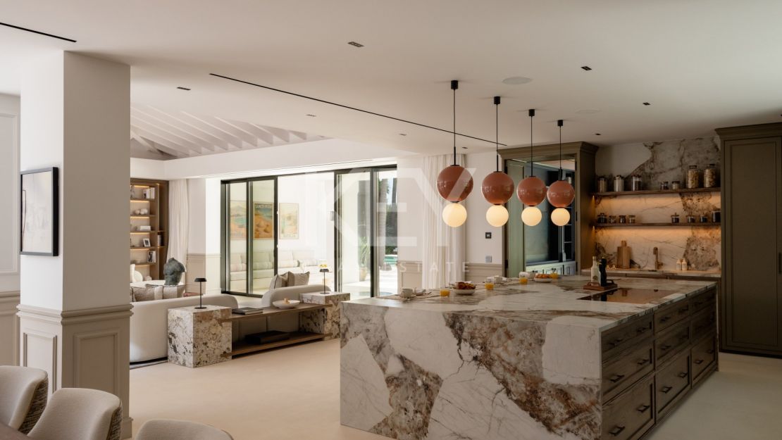 Уникальная вилла в тропическом стиле с потрясающим внутренним SPA и бассейном в Нуэва Андалусия, Марбелья