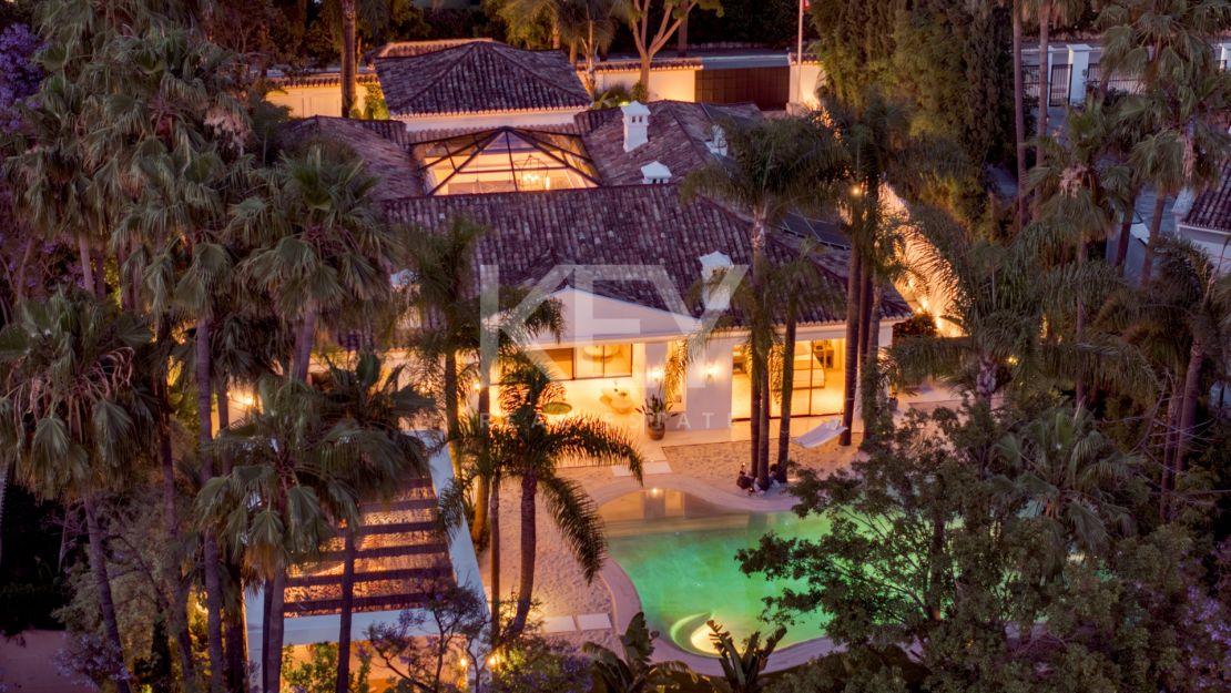 Уникальная вилла в тропическом стиле с потрясающим внутренним SPA и бассейном в Нуэва Андалусия, Марбелья