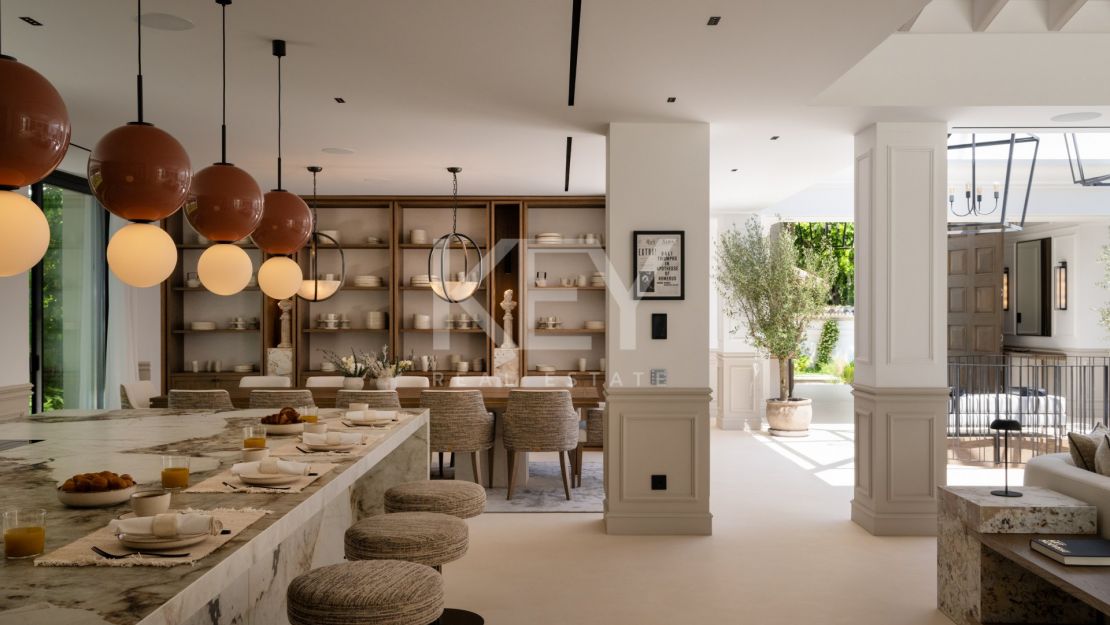 Уникальная вилла в тропическом стиле с потрясающим внутренним SPA и бассейном в Нуэва Андалусия, Марбелья