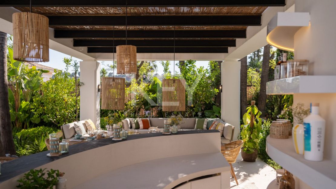 Уникальная вилла в тропическом стиле с потрясающим внутренним SPA и бассейном в Нуэва Андалусия, Марбелья