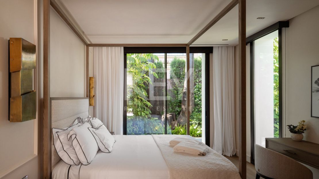 Уникальная вилла в тропическом стиле с потрясающим внутренним SPA и бассейном в Нуэва Андалусия, Марбелья