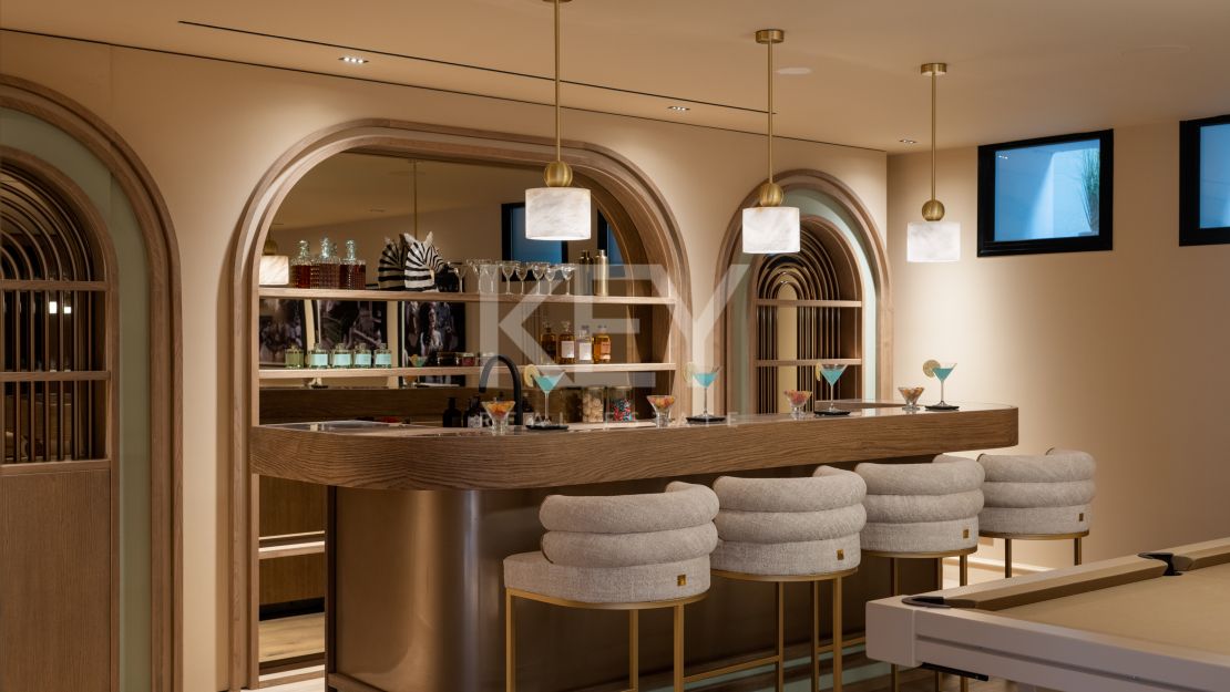 Уникальная вилла в тропическом стиле с потрясающим внутренним SPA и бассейном в Нуэва Андалусия, Марбелья