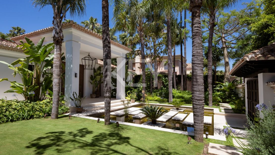 Уникальная вилла в тропическом стиле с потрясающим внутренним SPA и бассейном в Нуэва Андалусия, Марбелья