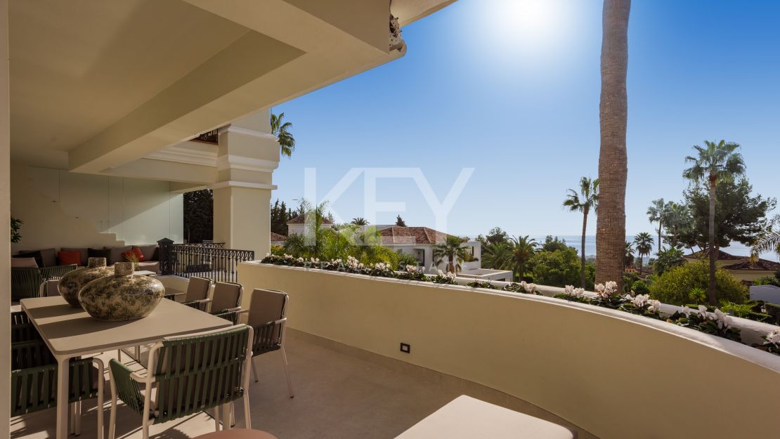 Modern apartment for sale in Altos Reales, The Golden Mile, Marbella