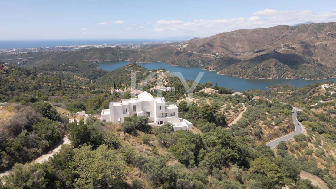 Newly-build villa with panoramic views and privacy for sale in Istan