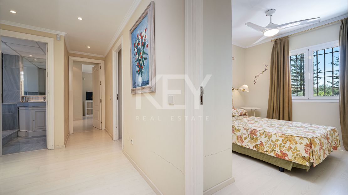 Семейная вилла в современном стиле на продажу в Касабланке, Золотая Миля, Марбея