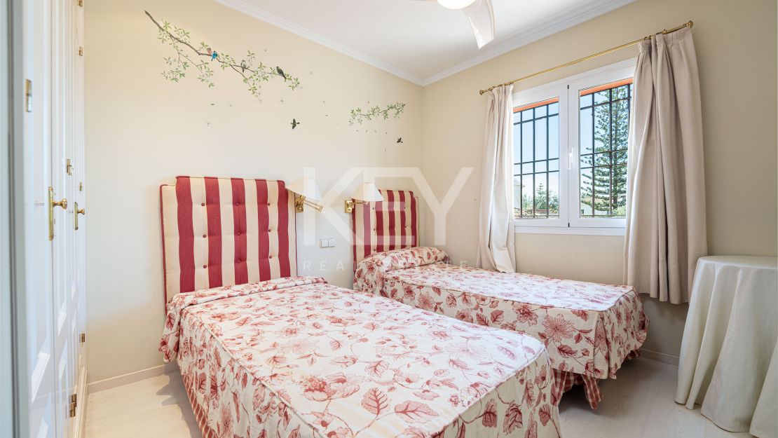 Семейная вилла в современном стиле на продажу в Касабланке, Золотая Миля, Марбея