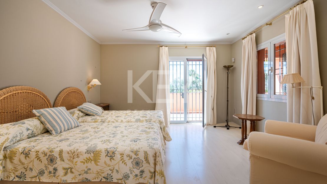 Семейная вилла в современном стиле на продажу в Касабланке, Золотая Миля, Марбея