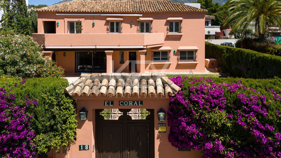 Семейная вилла в современном стиле на продажу в Касабланке, Золотая Миля, Марбея