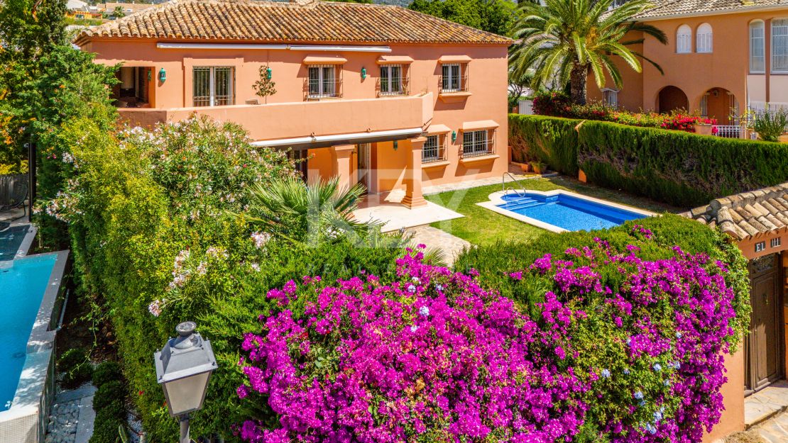 Villa familiar de estilo moderno en venta en Casablanca, La Milla de Oro, Marbella