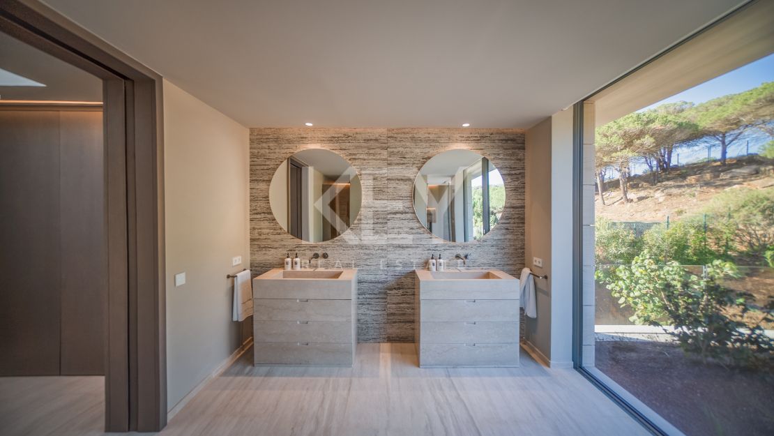 New modern villa ready to move in for sale in La Reserva, Sotogrande