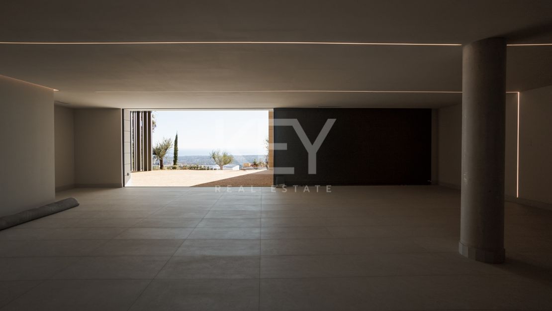 New modern villa ready to move in for sale in La Reserva, Sotogrande
