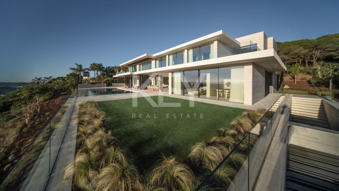New modern villa ready to move in for sale in La Reserva, Sotogrande