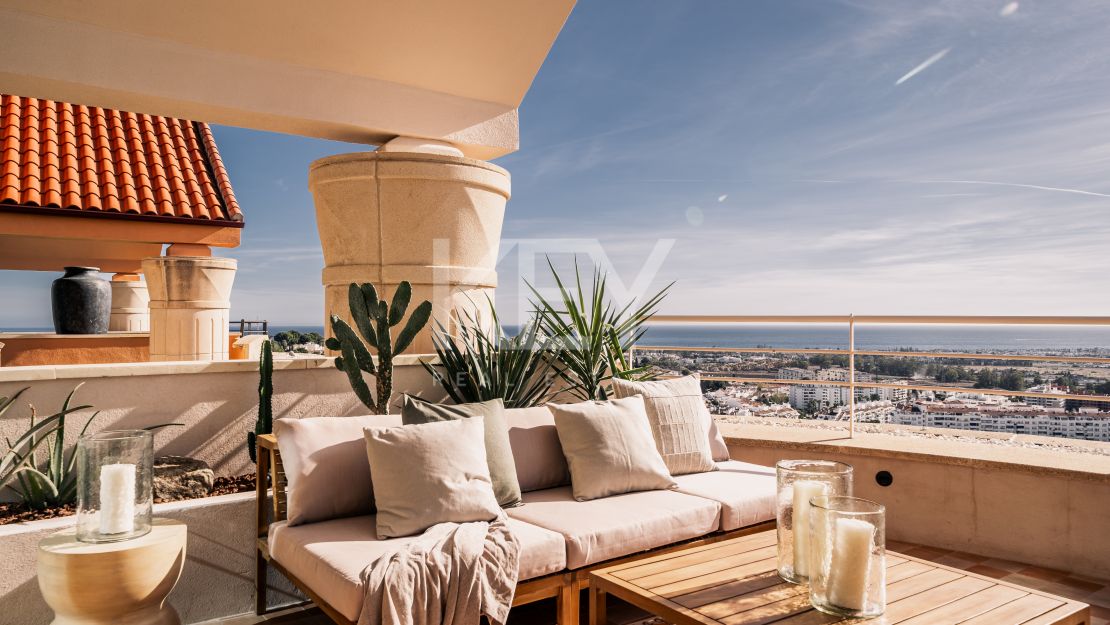 Stunning duplex penthouse with sea and golf views for sale in Magna Marbella