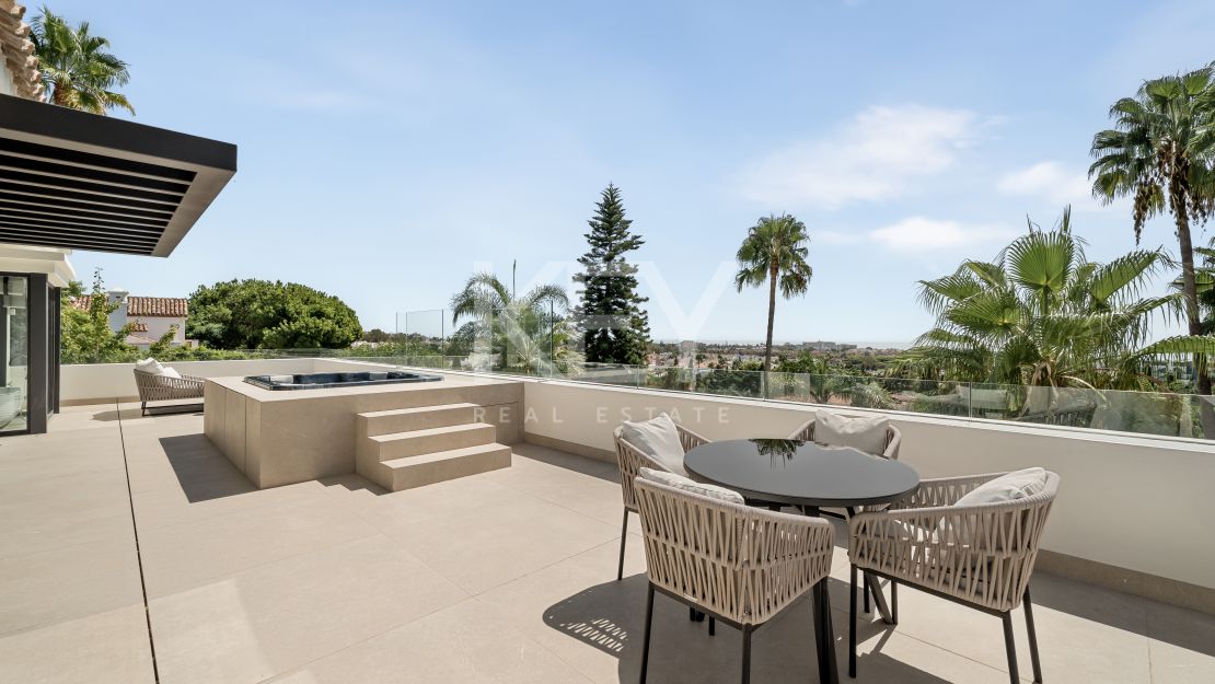Contemporary Mediterranean Villa with Private Pool and Landscaped Gardens in El Paraíso
