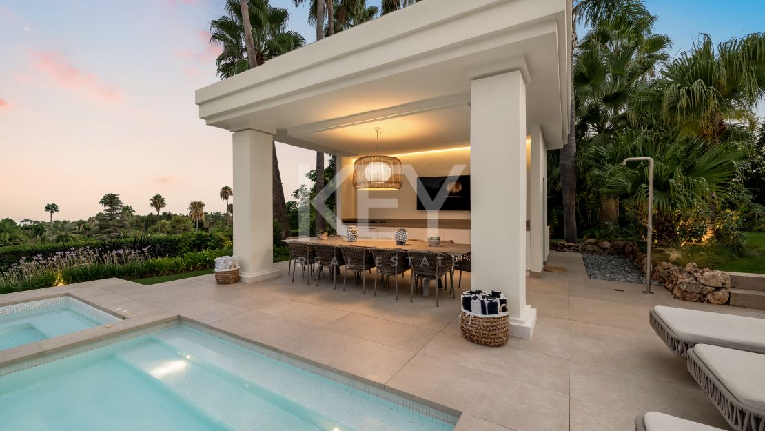 Contemporary Mediterranean Villa with Private Pool and Landscaped Gardens in El Paraíso