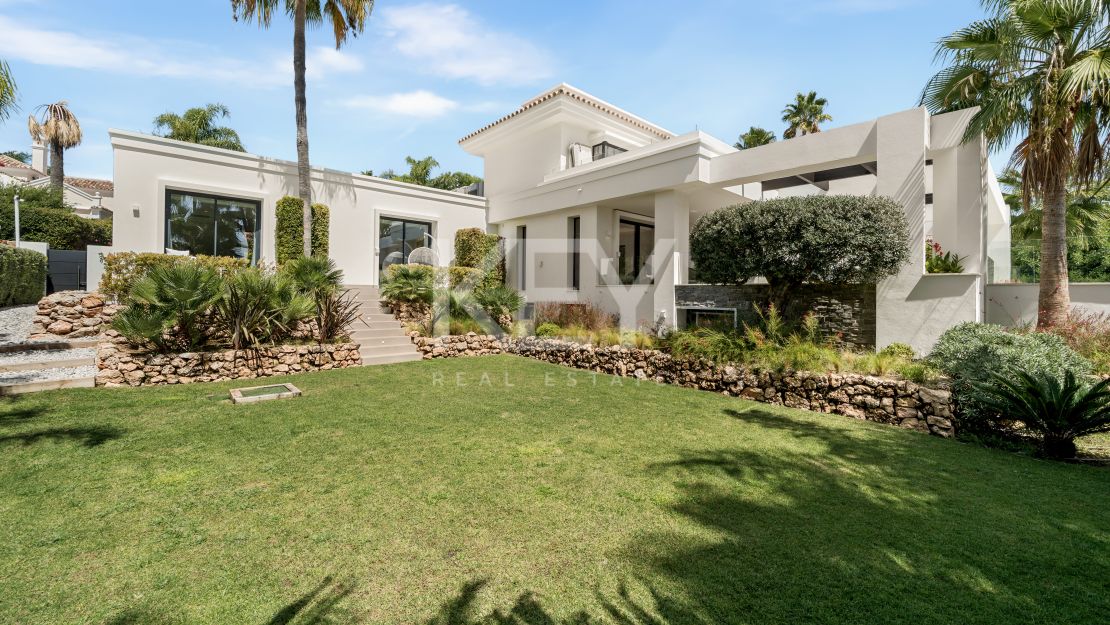 Contemporary Mediterranean Villa with Private Pool and Landscaped Gardens in El Paraíso