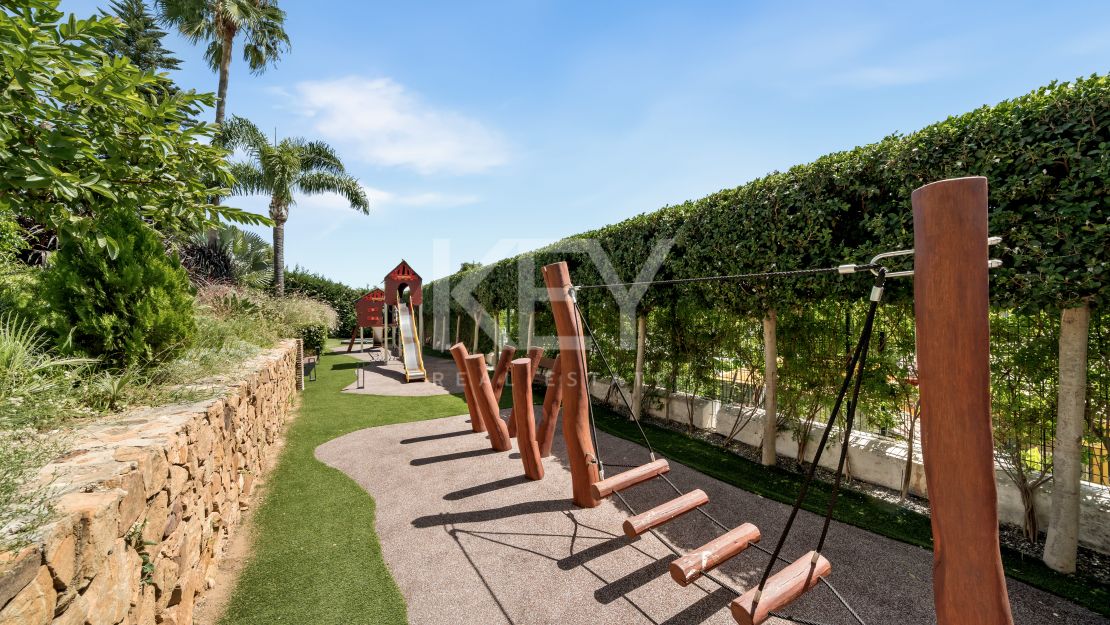 Contemporary Mediterranean Villa with Private Pool and Landscaped Gardens in El Paraíso