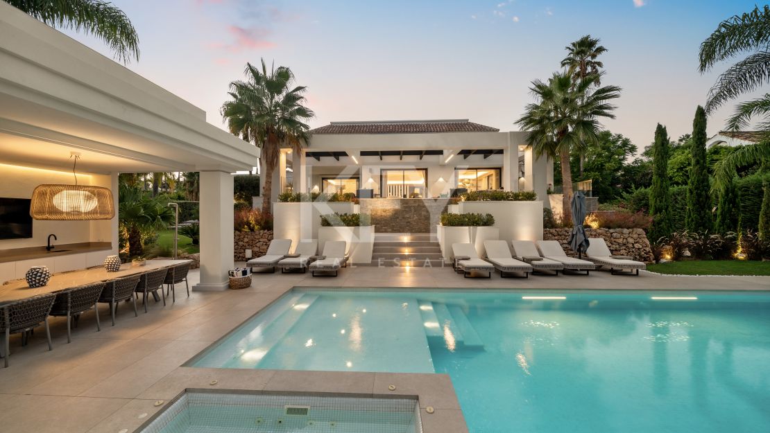 Contemporary Mediterranean Villa with Private Pool and Landscaped Gardens in El Paraíso