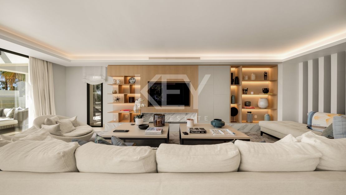Contemporary Mediterranean Villa with Private Pool and Landscaped Gardens in El Paraíso