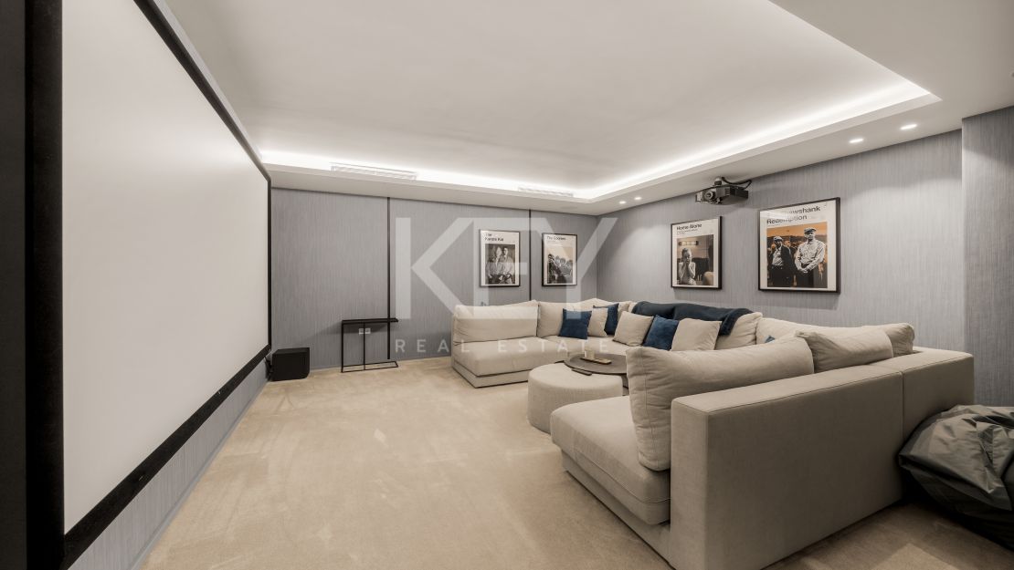 Contemporary Mediterranean Villa with Private Pool and Landscaped Gardens in El Paraíso