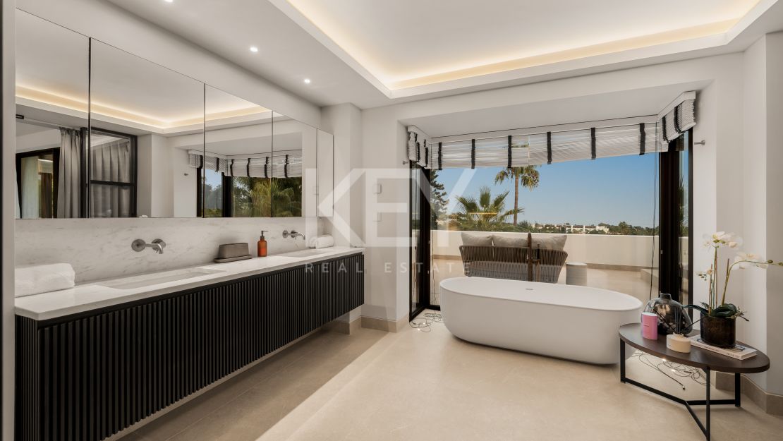 Contemporary Mediterranean Villa with Private Pool and Landscaped Gardens in El Paraíso